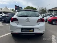 Usata Opel Astra Business 130 CV (95 kW) 2014 Bianco Berlina