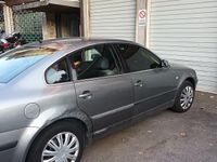 Usata VW Passat 75 CV (55 kW) 2004 Grigio Berlina