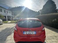 Usata Ford Fiesta Ambiente 75 CV (55 kW) 2016 Rosso Berlina