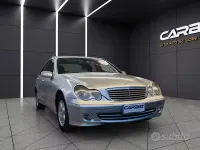 Usata Mercedes C220 Elegance 150 CV (110 kW) 2004 Grigio Berlina