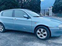 Begagnad Alfa Romeo 147 116 HK (85 kW) 2002 Blå Halvkombi