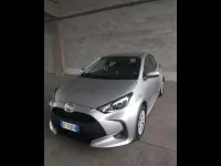 Usata Toyota Yaris Hybrid Active 92 CV (67 kW) 2024 Argento Berlina