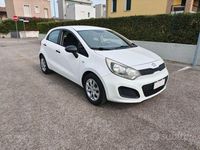 Usata Kia Rio 75 CV (55 kW) 2012 Bianco Berlina