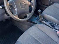 Usata Hyundai Elantra 112 CV (82 kW) 2001 Verde Berlina