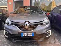 Usado Renault Captur 90 CV (66 kW) 2019 Gris SUV