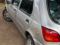 Usata Ford Fiesta Ghia 75 CV (55 kW) 2000 Grigio Utilitaria