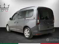 Usata VW Caddy 122 CV (89 kW) 2023 Grigio Monovolume