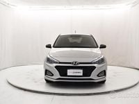 Usata Hyundai i20 75 CV (55 kW) 2020 Sleek silver Monovolume