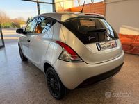 Usata Lancia Ypsilon Gold 69 CV (50 kW) 2021 Grigio Utilitaria