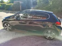Usata Peugeot 208 GT-line 101 CV (74 kW) 2019 Nero Utilitaria