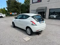 Usata Lancia Ypsilon Silver 69 CV (50 kW) 2016 Bianco Utilitaria