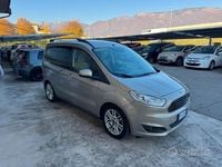 Usata Ford Tourneo Courier 75 CV (55 kW) 2015 Marrone Monovolume