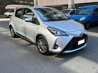 Usata Toyota Yaris Hybrid Active 73 CV (53 kW) 2017 Argento Berlina