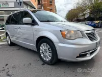 Usata Lancia Voyager 163 CV (119 kW) 2012 Grigio Monovolume