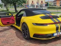 Usata Porsche 992 450 CV (330 kW) 2021 Giallo Cabrio
