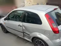 Usata Ford Fiesta 68 CV (50 kW) 2004 Grigio Utilitaria