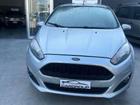 Usata Ford Fiesta 75 CV (55 kW) 2016 Gray Berlina