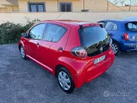 Usata Toyota Aygo 68 CV (50 kW) 2011 Rosso Utilitaria