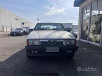 Usata Alfa Romeo 75 110 CV (80 kW) 1988 Grigio Berlina