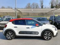 Usata Citroën C3 Shine 83 CV (61 kW) 2023 Bianco tetto rosso pastello Utilitaria