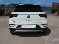 Usata VW T-Roc Life 110 CV (80 kW) 2023 Bianco SUV