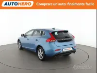 Usata Volvo V40 Momentum 150 CV (110 kW) 2016 Blu Berlina