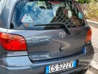 Usata Toyota Yaris 65 CV (47 kW) 2004 Grigio Berlina