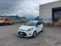 Usata Ford Fiesta 70 CV (51 kW) 2010 Bianco Berlina
