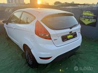 Usata Ford Fiesta Titanium 70 CV (51 kW) 2010 Bianco Berlina