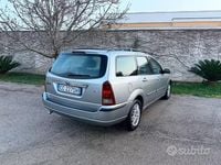 Usata Ford Focus Ghia 116 CV (85 kW) 2002 Grigio Station wagon