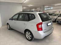 Begagnad Kia Carens EX 140 HK (102 kW) 2009 Grå Minibuss