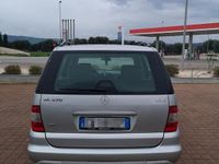 Usata Mercedes ML270 163 CV (119 kW) 2002 Grigio SUV