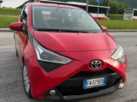 Usata Toyota Aygo X-clusiv 72 CV (52 kW) 2019 Rosso Utilitaria