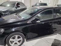 Usata Volvo V40 Business Edition 119 CV (87 kW) 2018 Nero Berlina