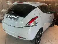 Usata Lancia Ypsilon Gold 69 CV (50 kW) 2016 Grigio Utilitaria