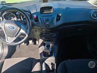 Usata Ford Fiesta 75 CV (55 kW) 2012 Grigio Utilitaria