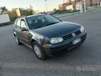 Usado VW Golf IV 101 CV (74 kW) 2000 Gris Familiar