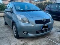 Usata Toyota Yaris 89 CV (65 kW) 2007 Grigio Berlina