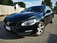 Usata Volvo V60 120 CV (88 kW) 2018 Nero Station wagon