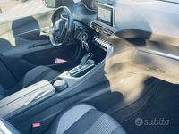 Usata Peugeot 3008 Business-Line 120 CV (88 kW) 2017 Verde SUV