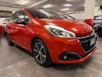 Usata Peugeot 208 Allure 82 CV (60 kW) 2016 Arancione Utilitaria