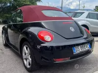 Usata VW New Beetle 105 CV (77 kW) 2009 Nero Utilitaria