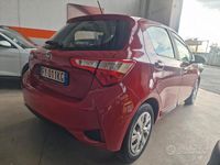Usata Toyota Yaris Active 72 CV (52 kW) 2019 Rosso Berlina