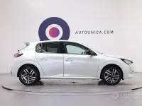 Usata Peugeot 208 Allure 101 CV (74 kW) 2022 Bianco Utilitaria