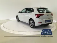 Usata VW Polo Life 95 CV (69 kW) 2023 Beige Utilitaria