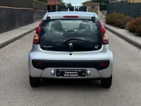 Usata Peugeot 107 68 CV (50 kW) 2012 Argento Utilitaria