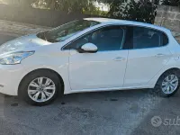Usata Peugeot 208 Allure 68 CV (50 kW) 2015 Bianco Utilitaria