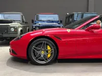 Usata Ferrari California 560 CV (411 kW) 2016 Rosso metallizzato Cabrio