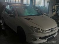 Begagnad Peugeot 206 88 HK (64 kW) 2006 Vit Sedan