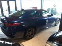 Usata Alfa Romeo Giulia 150 CV (110 kW) 2017 Bluazzurro Berlina
